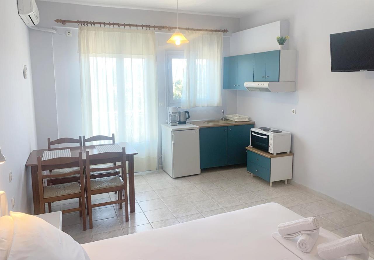 פיניקונטה Ilias Apartments מראה חיצוני תמונה